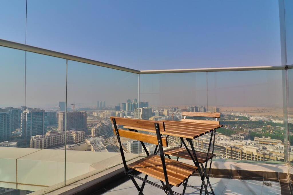 Miracle Vista Skyview 2 Bedroom Apt Dubai Eksteriør bilde