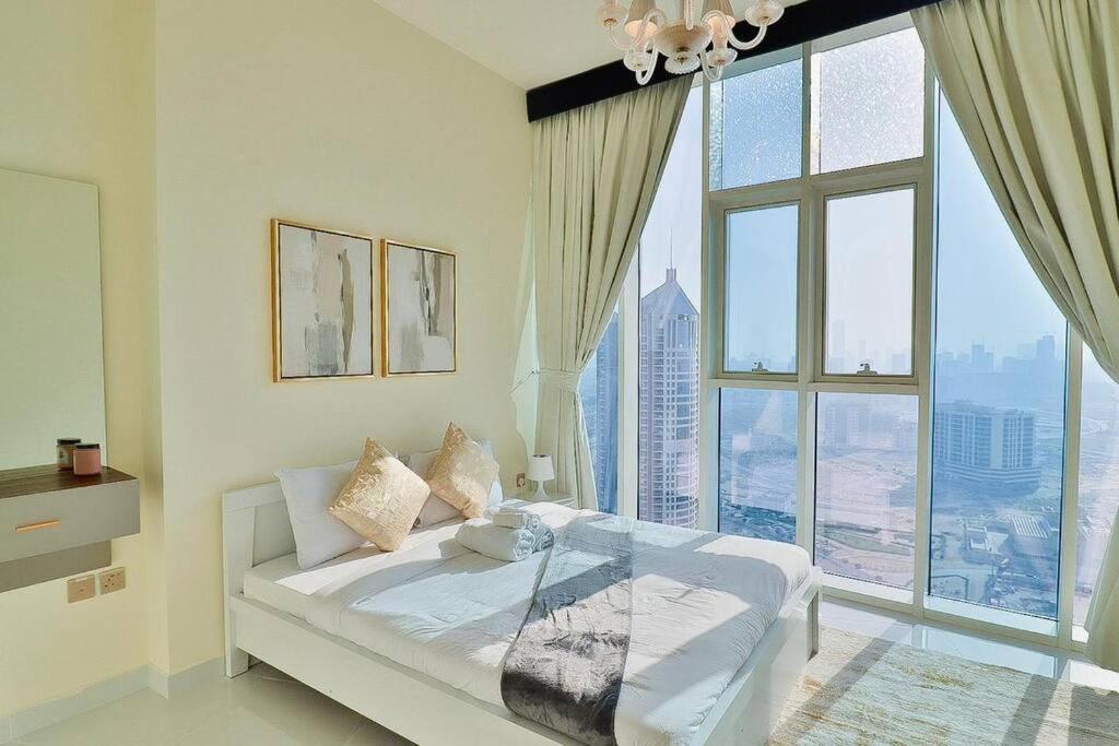 Miracle Vista Skyview 2 Bedroom Apt Dubai Eksteriør bilde